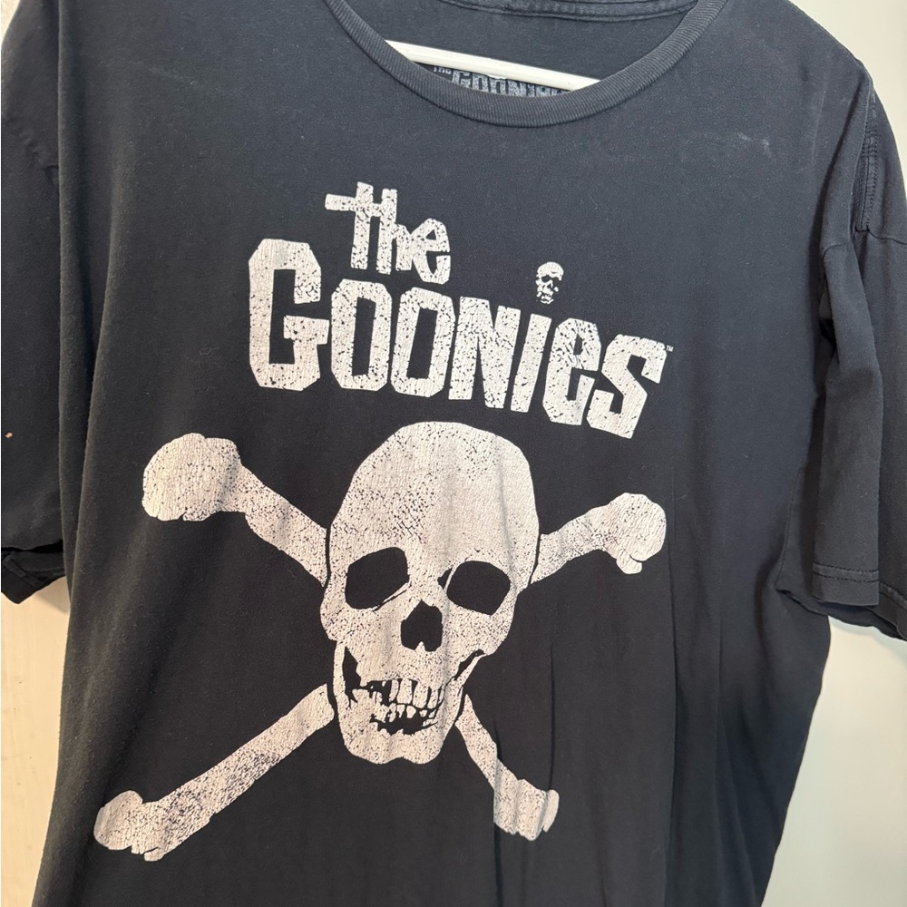 Men’s Goonies XXL soft t shirt